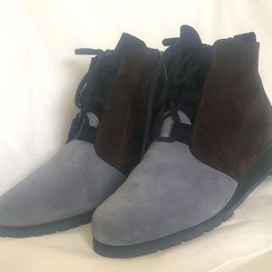 Woman Suede ankle boots by Thierry Rabotin, size 9, all natural shearling inside